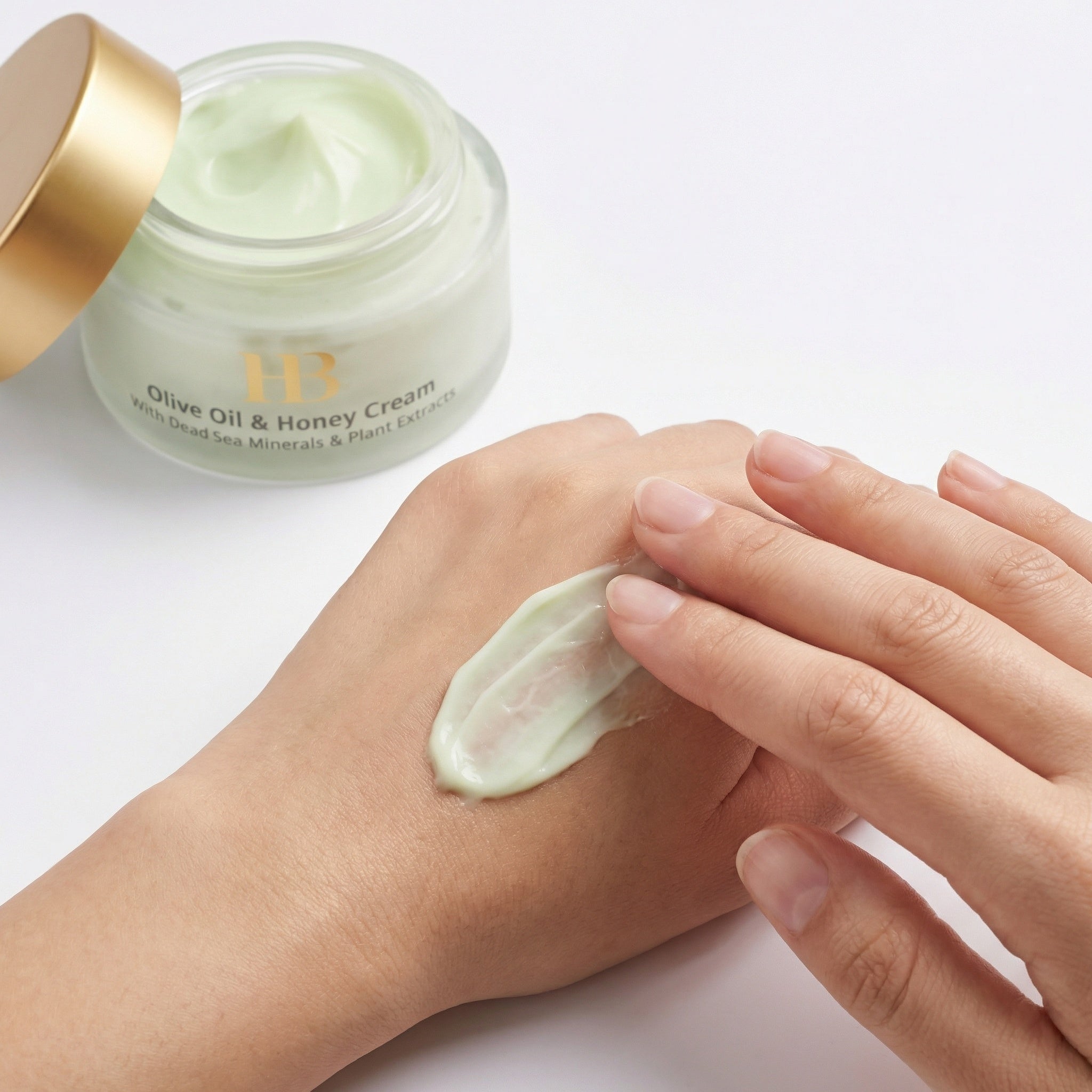 קרם לחות מועשר בשמן זית ודבש