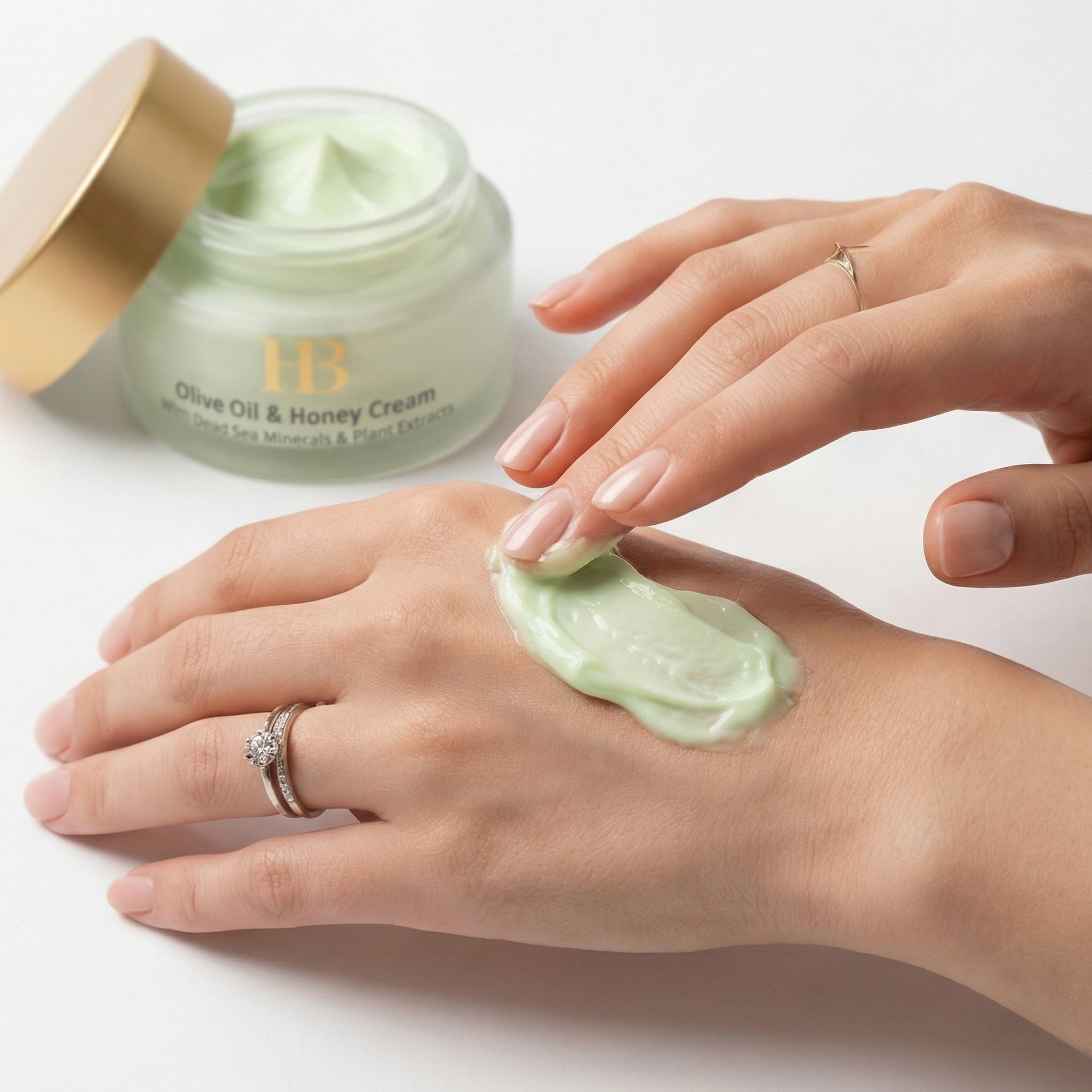 קרם לחות מועשר בשמן זית ודבש